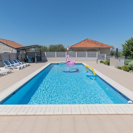 Spacious Villa For 10 With A Big Private Pool Trilj Buitenkant foto