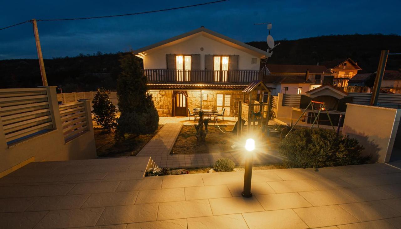 Spacious Villa For 10 With A Big Private Pool Trilj Buitenkant foto