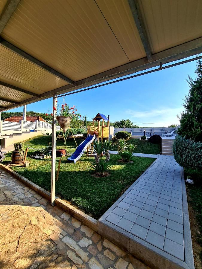 Spacious Villa For 10 With A Big Private Pool Trilj Buitenkant foto